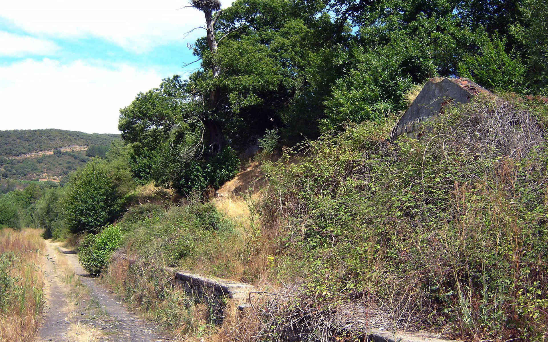 Antiguo apeadero de Santa Marina del f.c. Ponferrada-Villablino